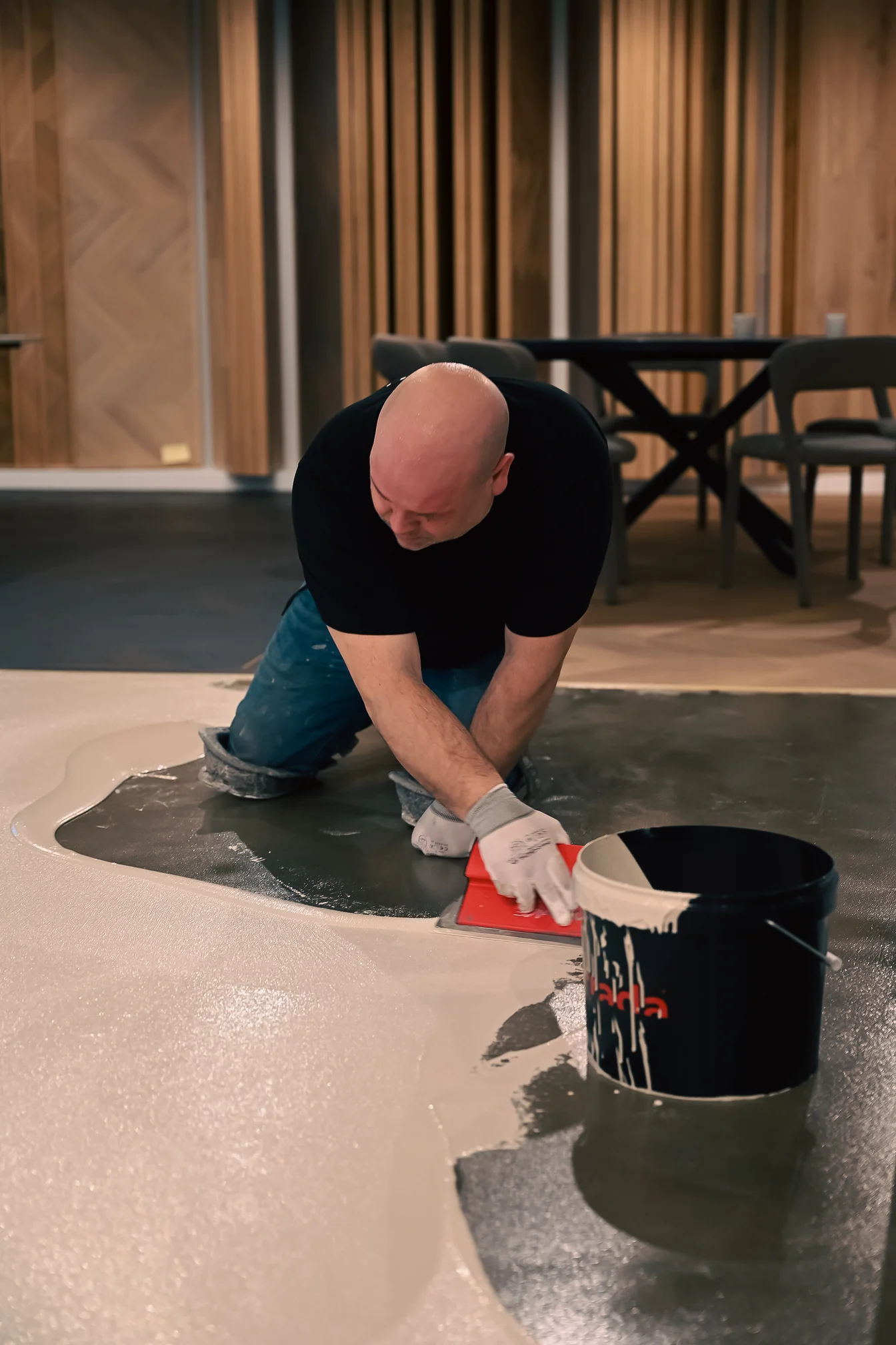 microcement-aanbrengen Microcement aanbrengen met spaan